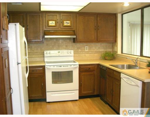 37 B Haddon Road Monroe Township, NJ 08831 - Photo 4 of 10 Gallery Image 4