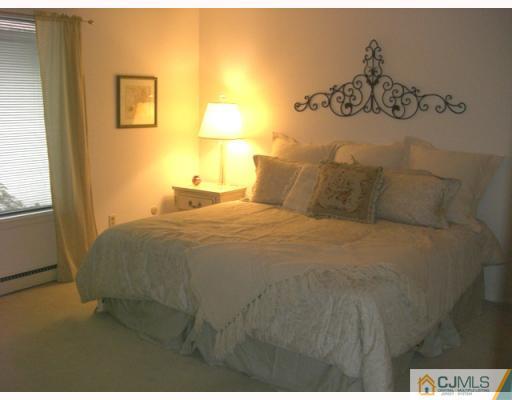 37 B Haddon Road Monroe Township, NJ 08831 - Photo 7 of 10 Gallery Image 7