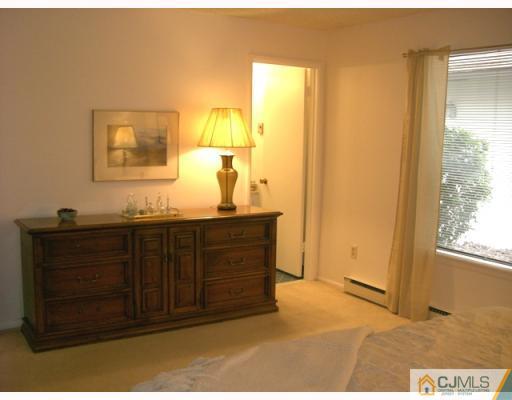 37 B Haddon Road Monroe Township, NJ 08831 - Photo 8 of 10 Gallery Image 8