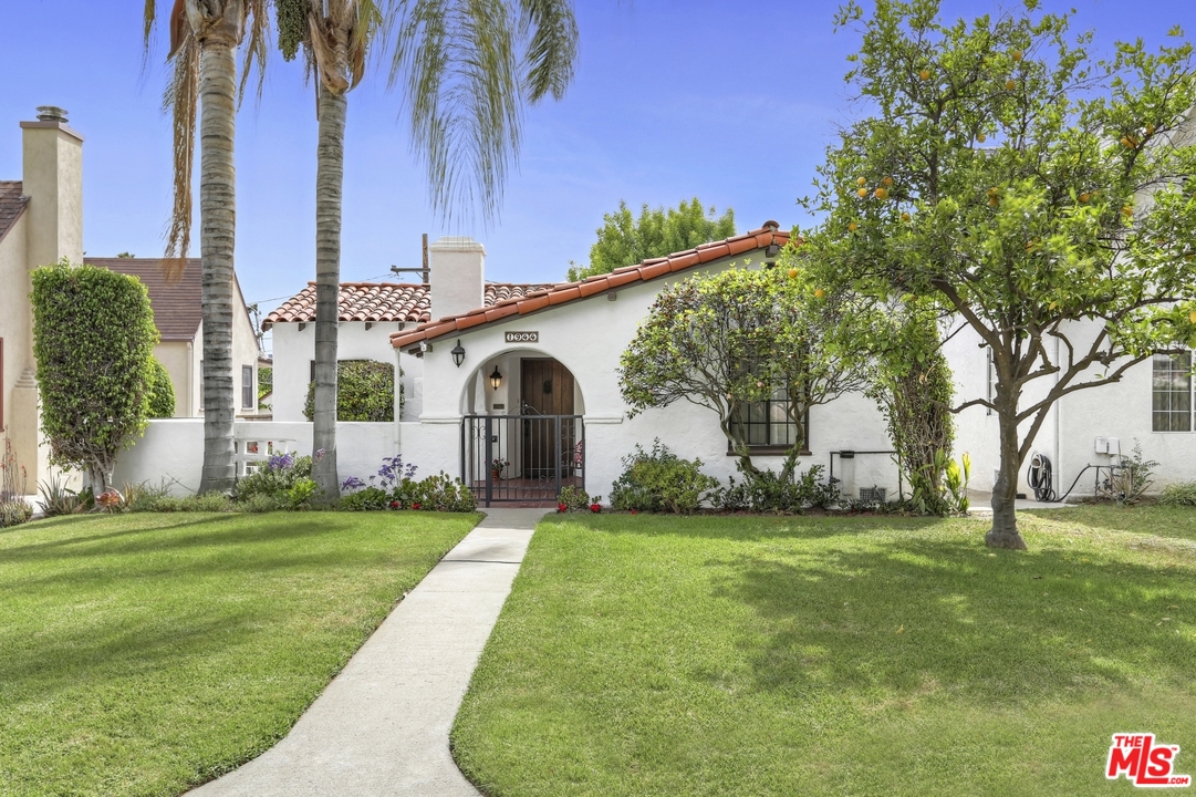 1944 West Kenneth Road Glendale, CA 91201 - Photo 1 of 35 Gallery Image 1