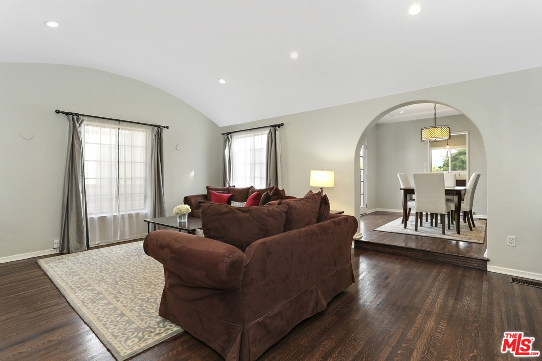 1944 West Kenneth Road Glendale, CA 91201 - Photo 11 of 35 Gallery Image 11