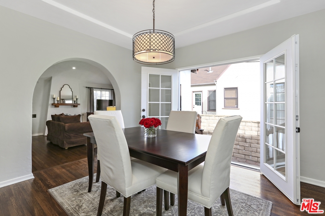 1944 West Kenneth Road Glendale, CA 91201 - Photo 14 of 35 Gallery Image 14