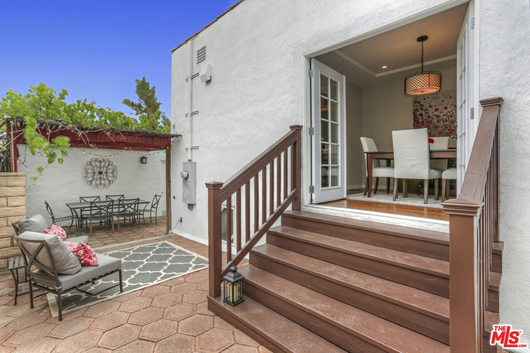 1944 West Kenneth Road Glendale, CA 91201 - Photo 15 of 35 Gallery Image 15
