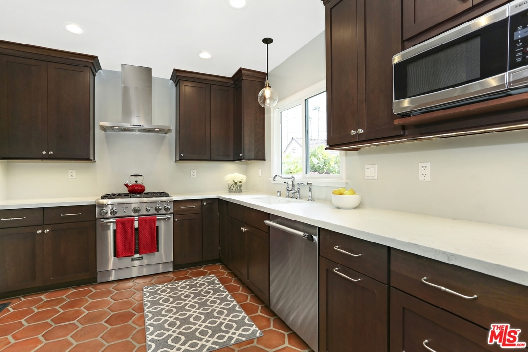 1944 West Kenneth Road Glendale, CA 91201 - Photo 17 of 35 Gallery Image 17