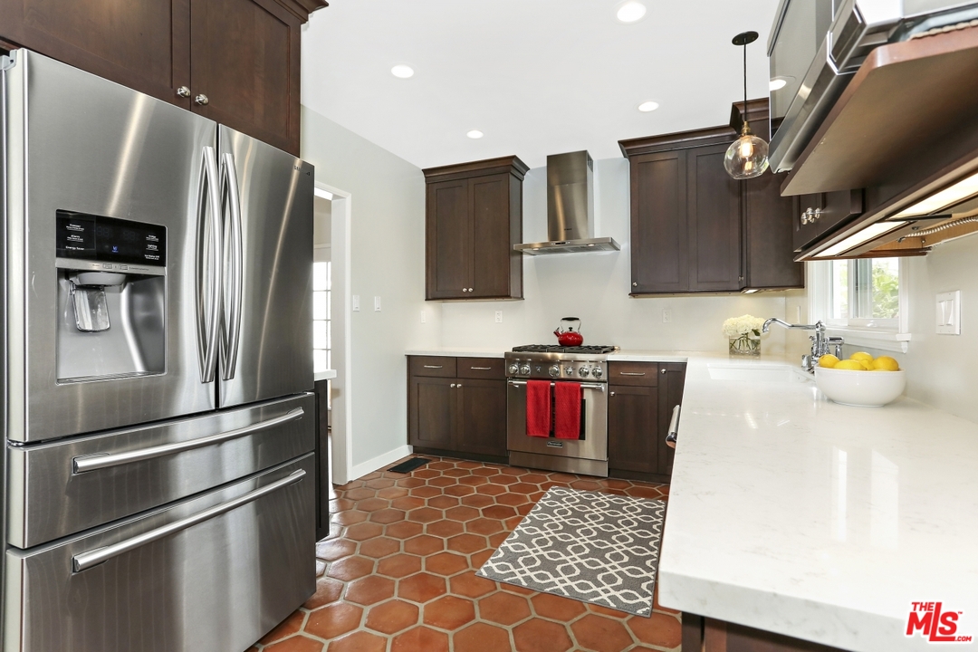1944 West Kenneth Road Glendale, CA 91201 - Photo 18 of 35 Gallery Image 18