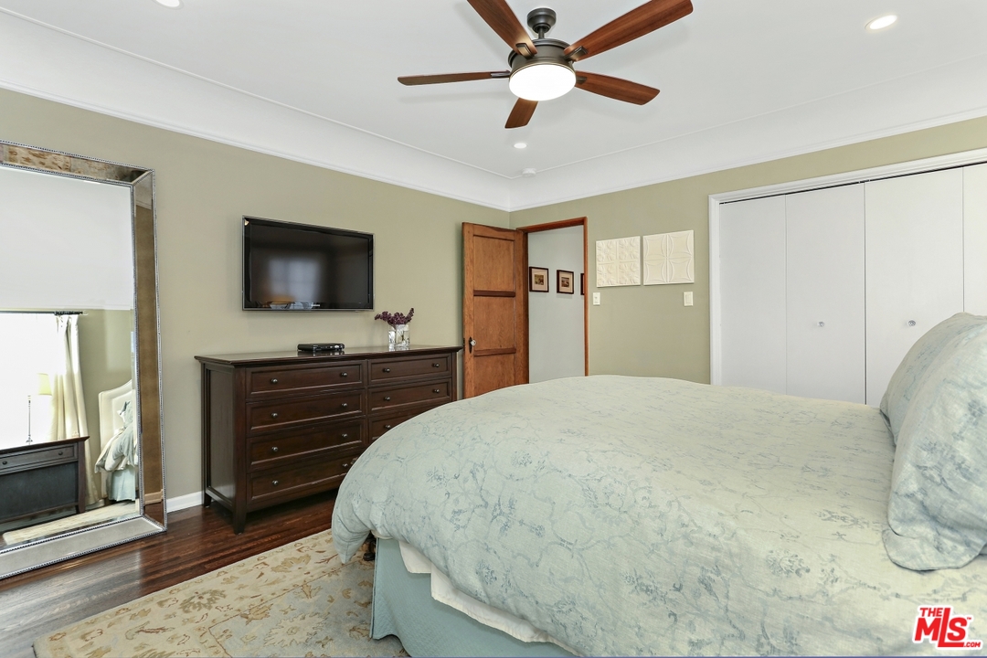 1944 West Kenneth Road Glendale, CA 91201 - Photo 27 of 35 Gallery Image 27