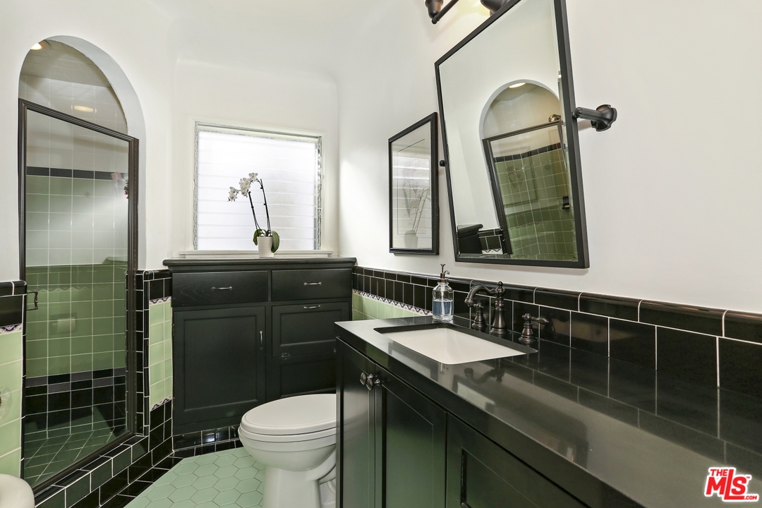 1944 West Kenneth Road Glendale, CA 91201 - Photo 28 of 35 Gallery Image 28