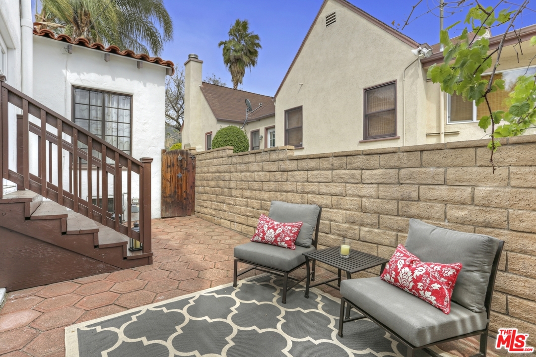 1944 West Kenneth Road Glendale, CA 91201 - Photo 30 of 35 Gallery Image 30