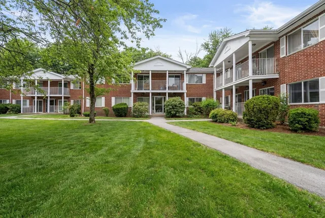 $2,200 | 12 Bayberry Drive, Unit 2, Sharon, MA 02067