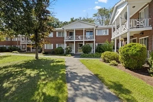 $2,200 | 12 Bayberry Drive, Unit 2, Sharon, MA 02067