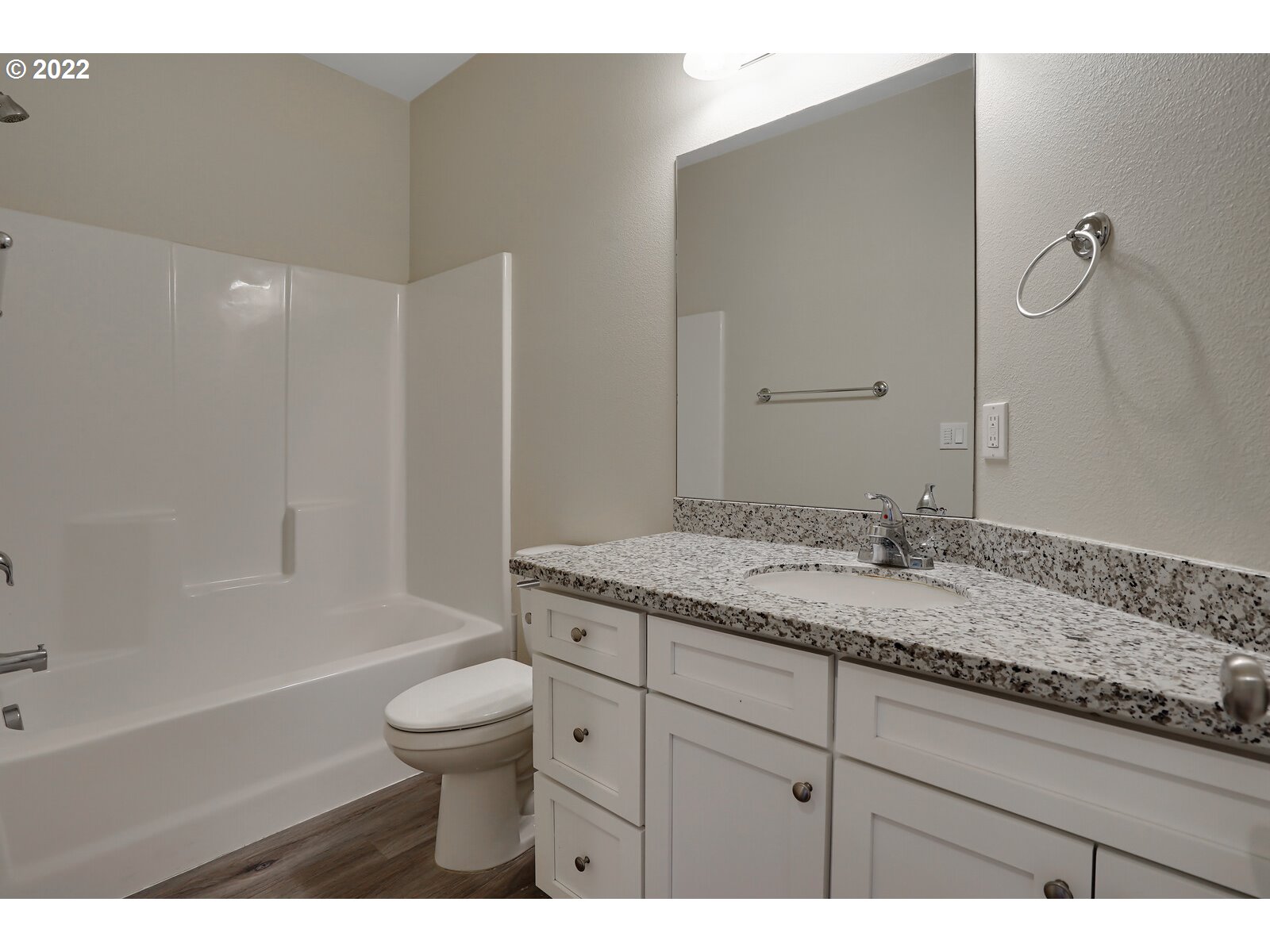 542 East Elm Loop Gervais, OR 97026 - Photo 19 of 32 a bathroom with a granite countertop sink a toilet and a bathtub