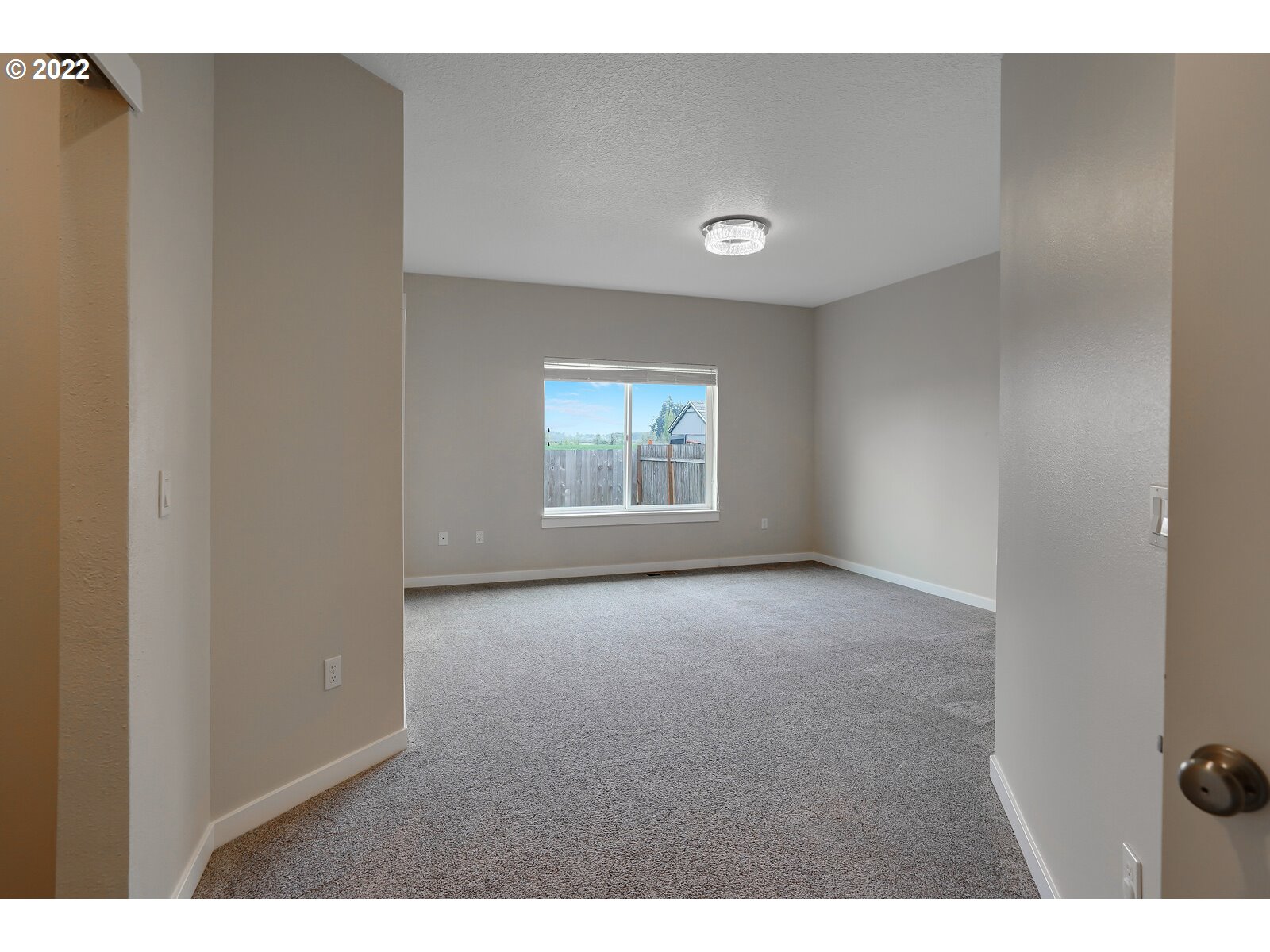 542 East Elm Loop Gervais, OR 97026 - Photo 25 of 32 a view of an empty room with a window