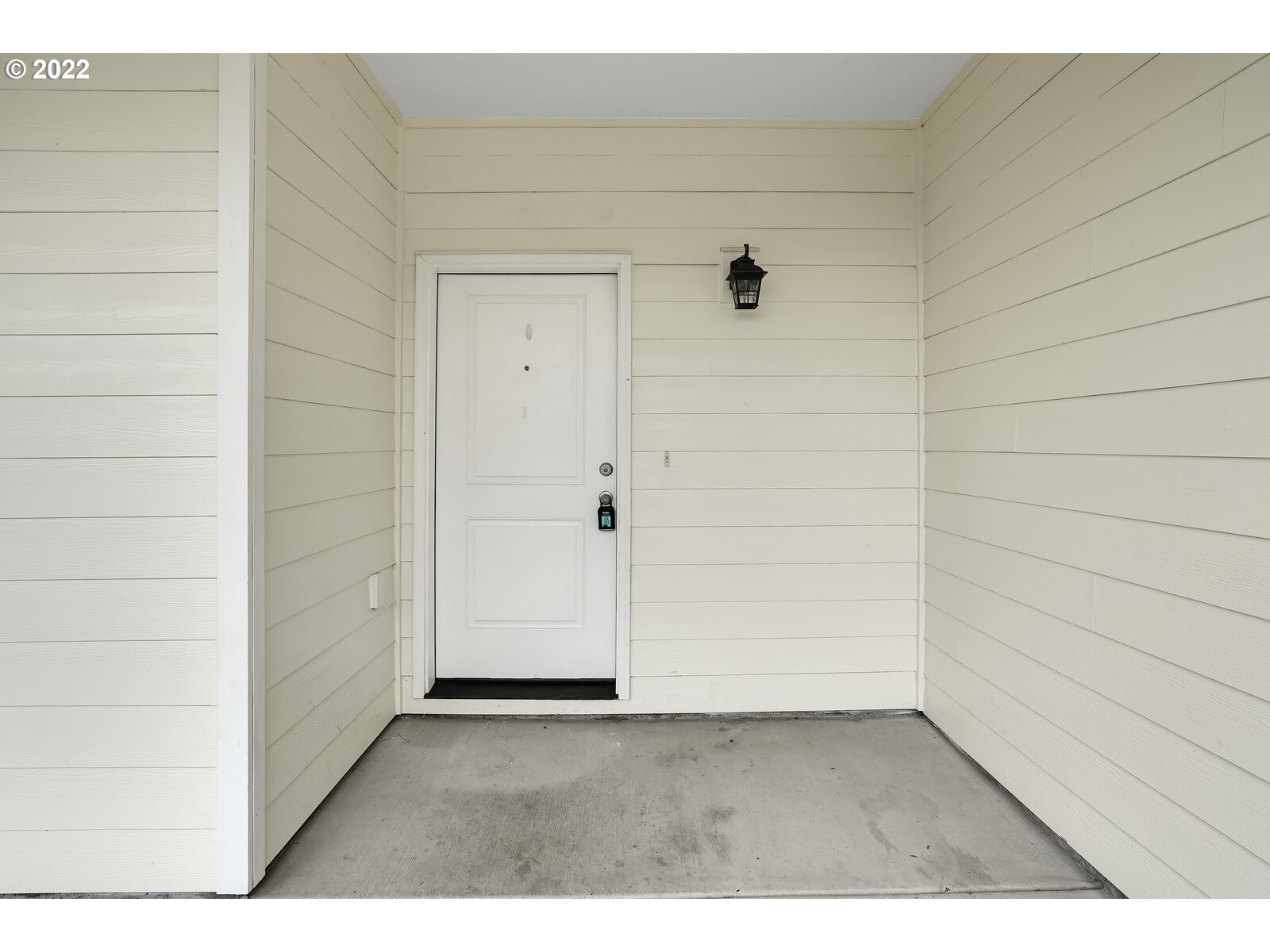 542 East Elm Loop Gervais, OR 97026 - Photo 4 of 32 a view of a small space