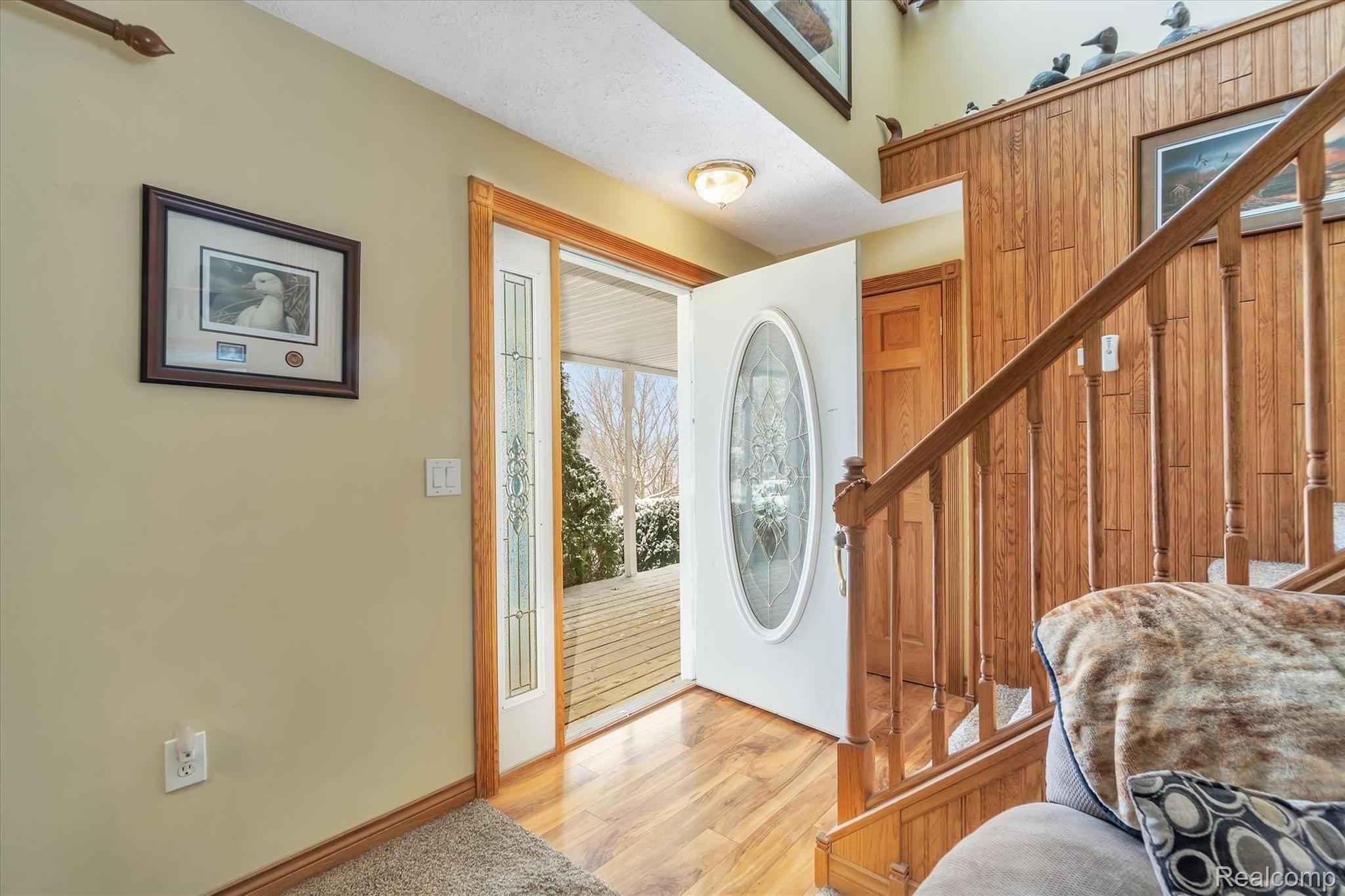 9344 Antcliff Road Howell, MI 48855 - Photo 3 of 43 Front Door Inside.jpg