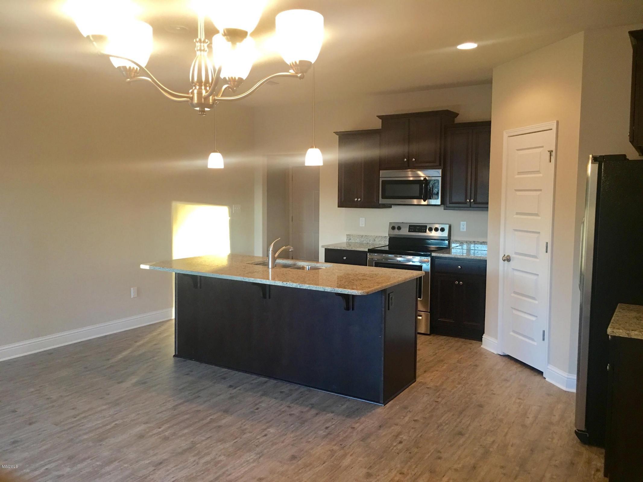 10186 Hutter Road Gulfport, MS 39503 - Photo 20 of 22 rhett kitchen