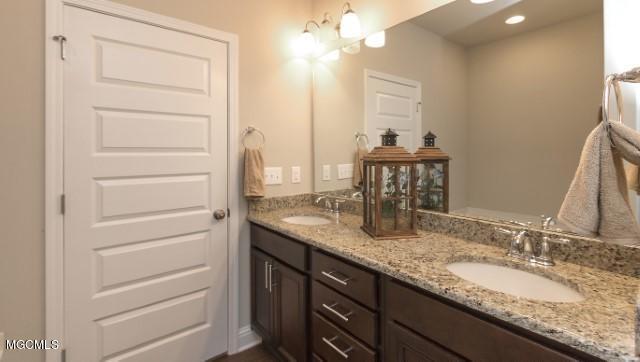 10186 Hutter Road Gulfport, MS 39503 - Photo 5 of 22 16%20Mstr%20Bth2_jpg