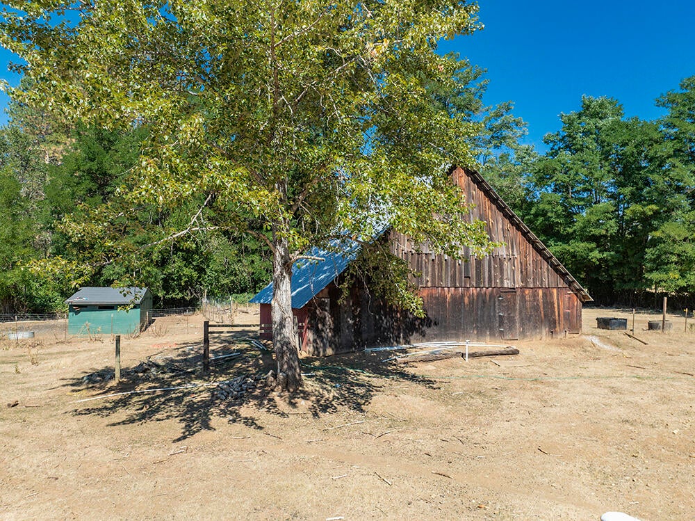 6446 Holland Loop Road Cave Junction, OR 97523 - Photo 4 of 55 52