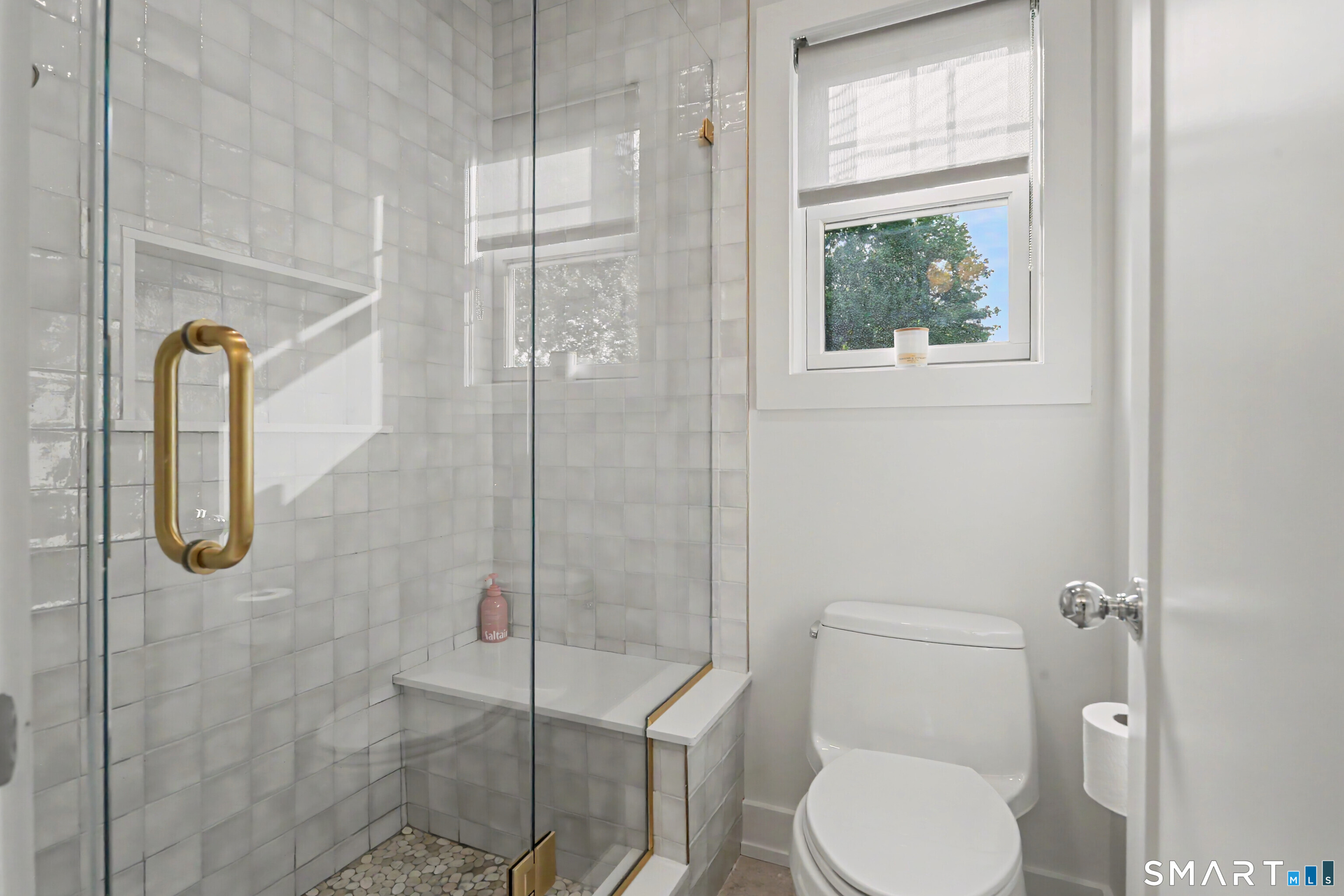 298 South Benson Road Fairfield, CT 06824 - Photo 23 of 39 Jack & Jill Bath