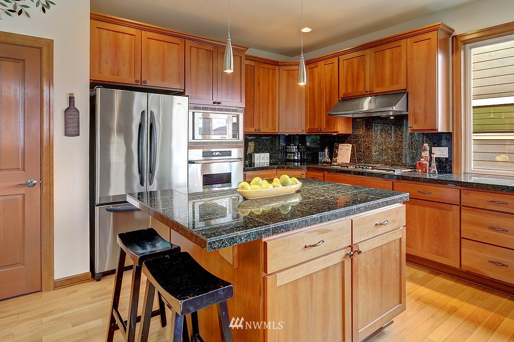 1022 North 33rd Street Renton, WA 98056 - Photo 8 of 24