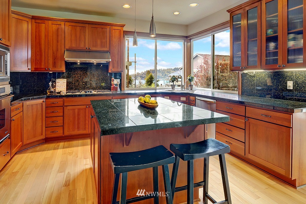 1022 North 33rd Street Renton, WA 98056 - Photo 9 of 24