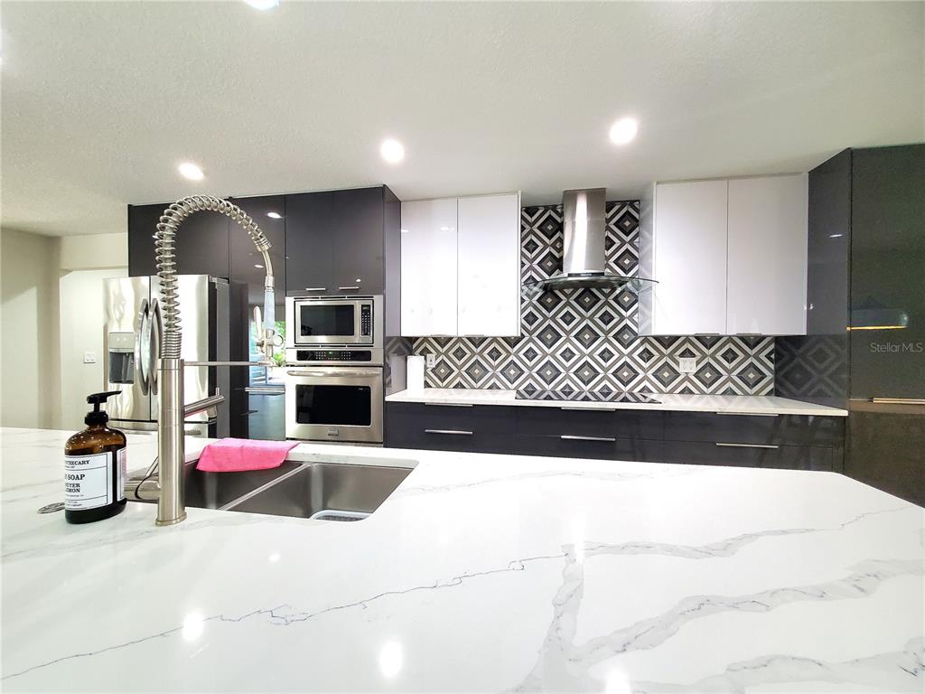 6522 Hidden Beach Circle Orlando, FL 32819 - Photo 17 of 65 a living room with stainless steel appliances kitchen island granite countertop furniture and a view of living room