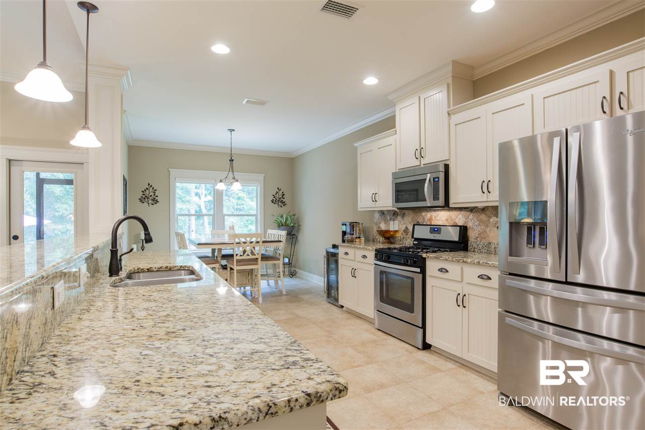 20024 Bunker Loop Fairhope, AL 36532 - Photo 11 of 38 Kitchen