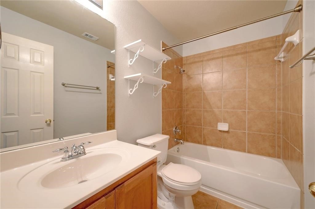 932 Rusk Road Round Rock, TX 78665 - Photo 31 of 33 secondary bathroom upstairs.