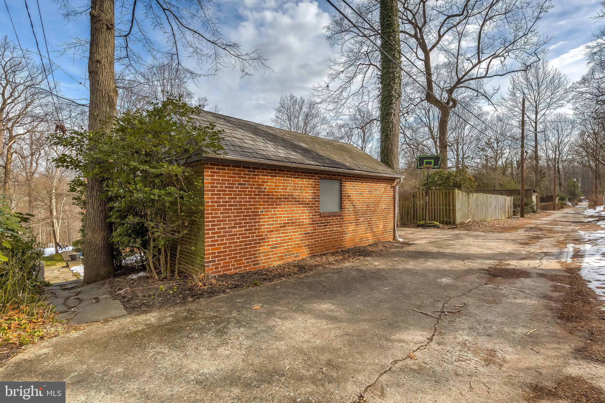4631 Briarclift Road Baltimore, MD 21229 - Photo 39 of 52 Garage & parking pad