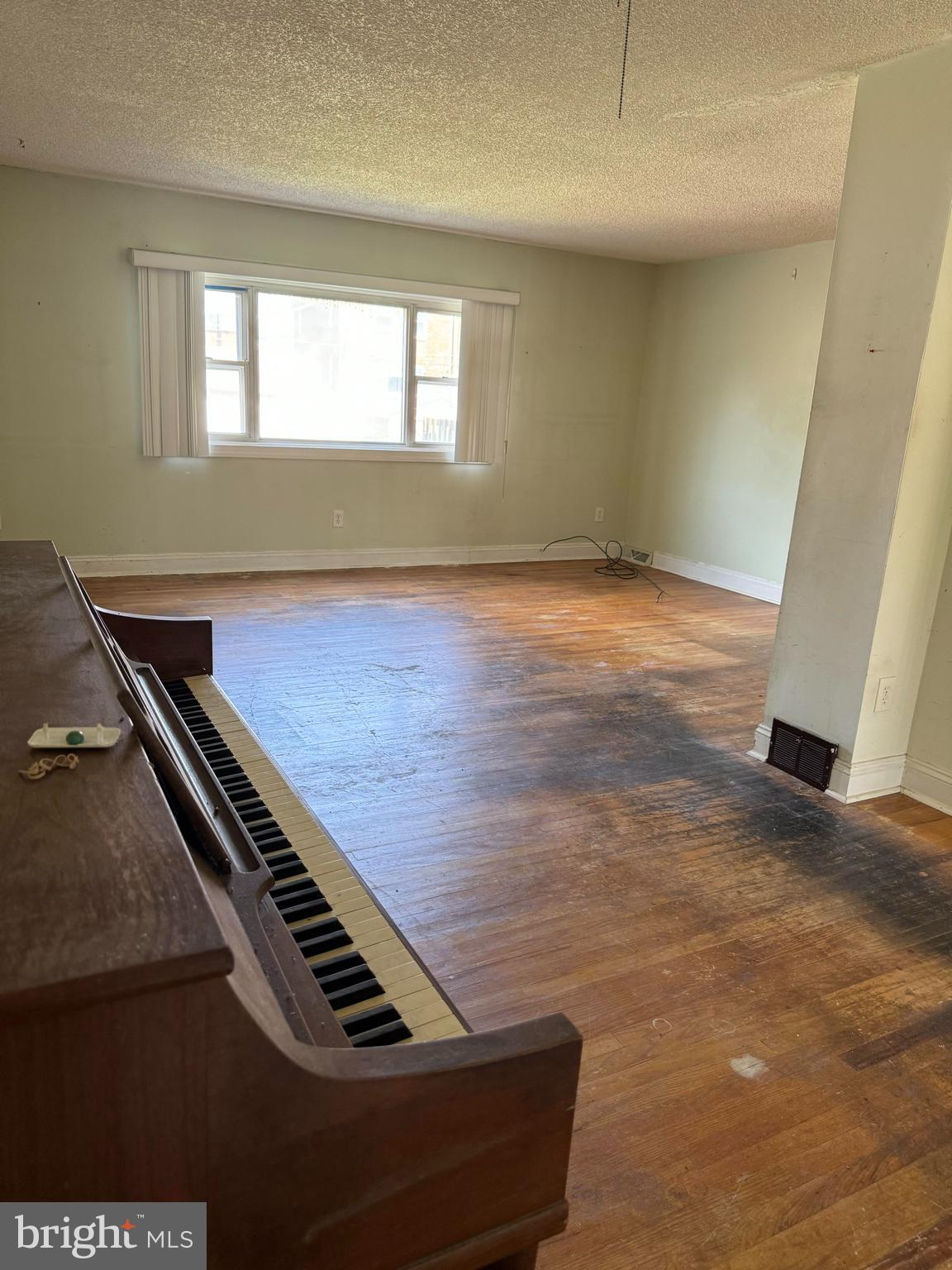 3311 Fairdale Road Philadelphia, PA 19154 - Photo 7 of 14 Spacious Living/Dining Areas