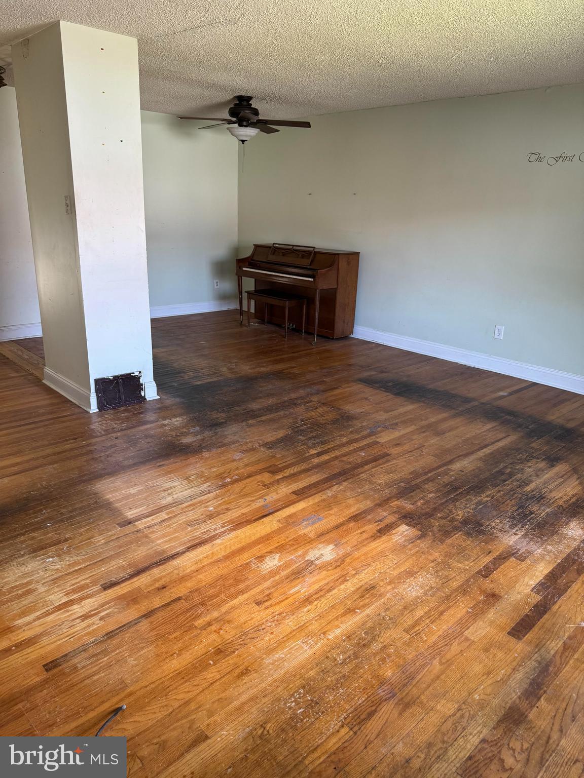 3311 Fairdale Road Philadelphia, PA 19154 - Photo 8 of 14 Spacious Living/Dining Areas
