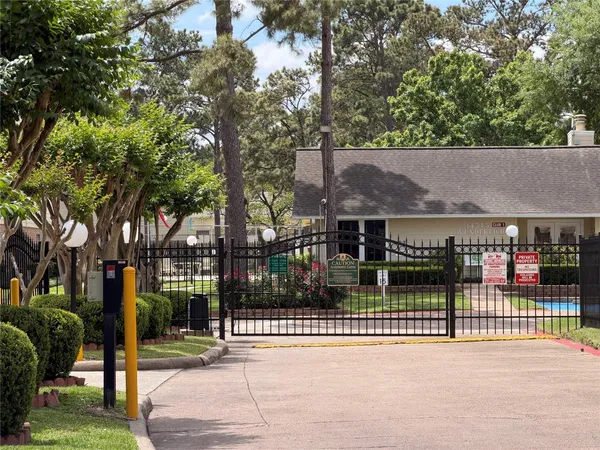 $148,000 | 14555 Wunderlich Drive, Unit 2602, Houston, TX 77069