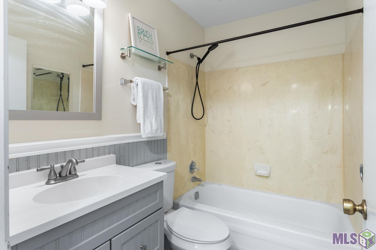 2406 Shadowbrook Drive Baton Rouge, LA 70816 - Photo 12 of 26