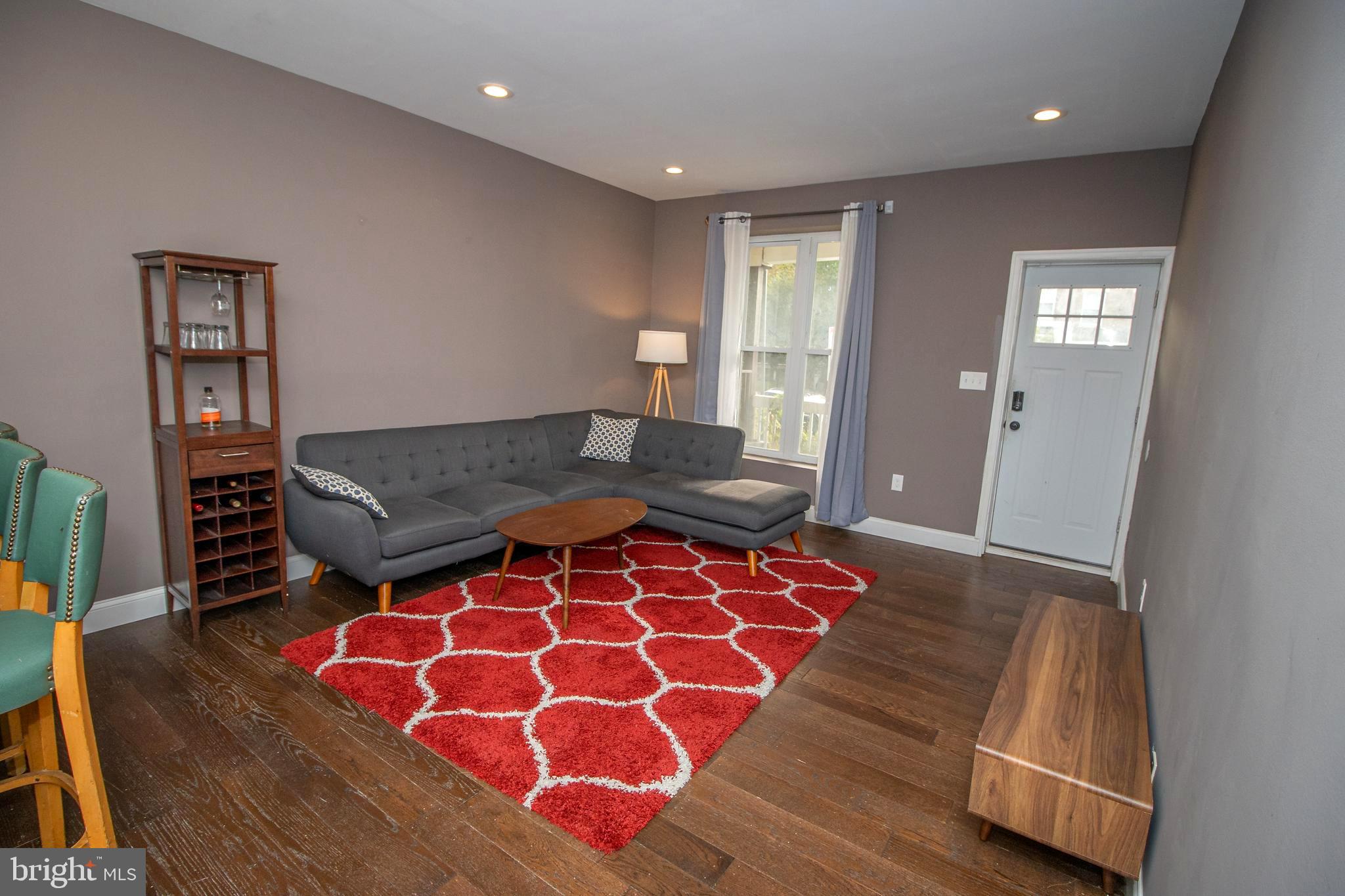 4327 Falls Road Baltimore, MD 21211 - Photo 3 of 20 Living Room