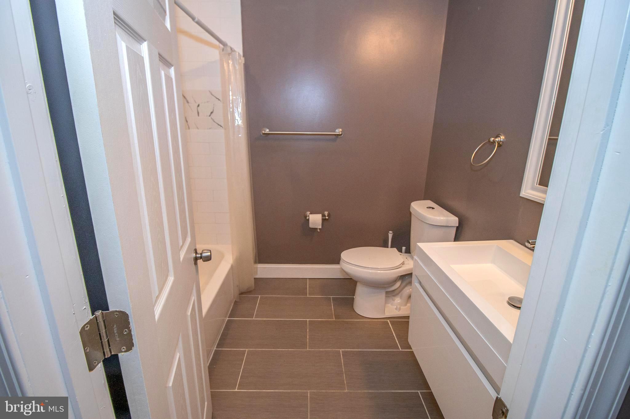 4327 Falls Road Baltimore, MD 21211 - Photo 10 of 20 Upstairs Hall Bathroom