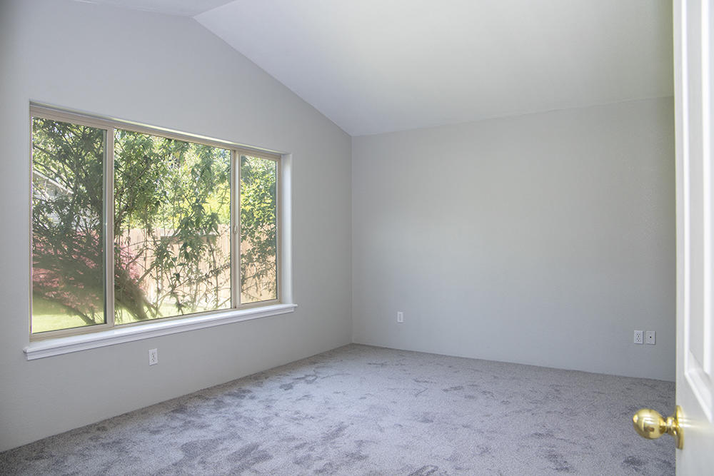 1236 Rockingham Place Grants Pass, OR 97527 - Photo 5 of 19 5
