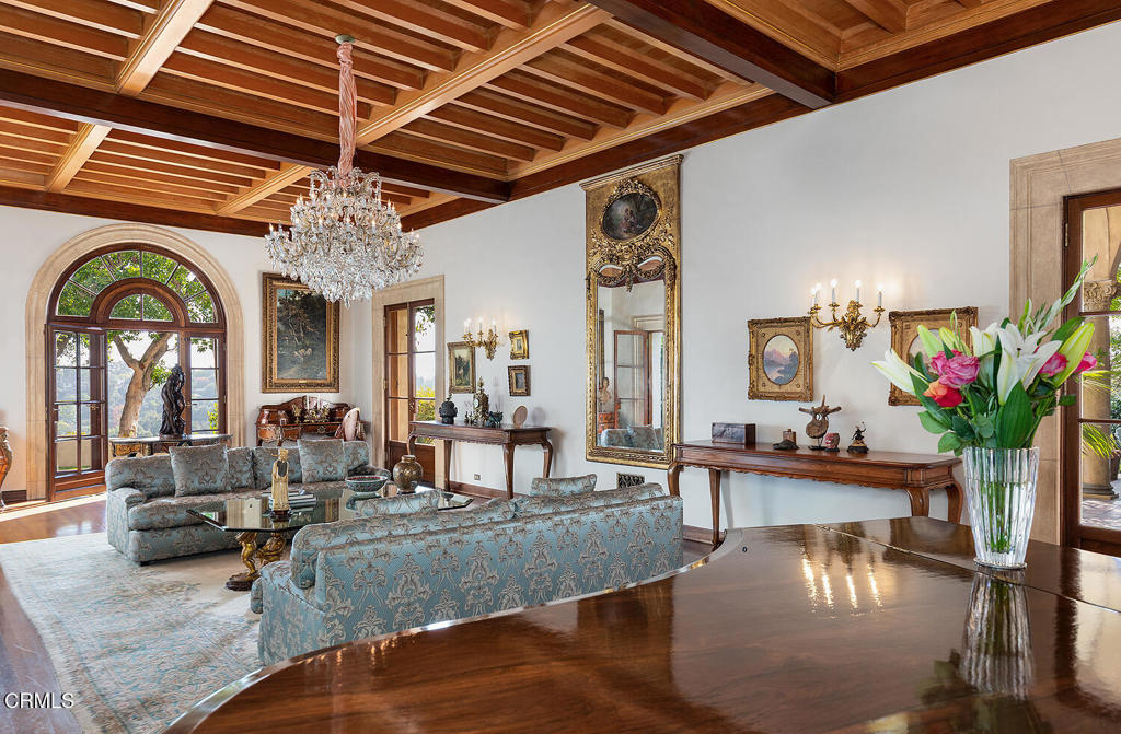 262 South San Rafael Avenue Pasadena, CA 91105 - Photo 14 of 49 a living room with furniture