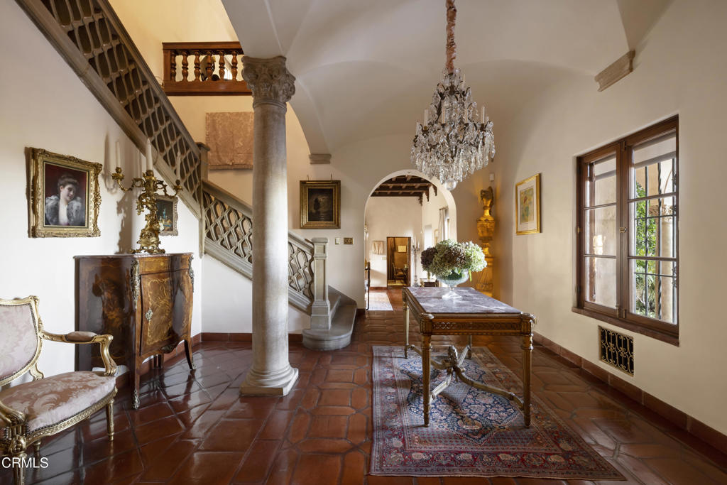 262 South San Rafael Avenue Pasadena, CA 91105 - Photo 20 of 49 a view of a livingroom with furniture window and wooden floor