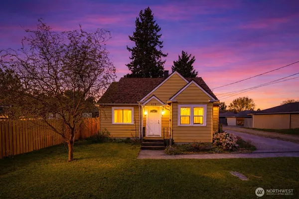 $449,900 | 513 South Pine Street, Burlington, WA 98233