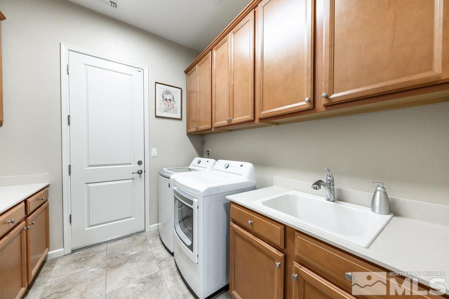 950 Broderick Trail Reno, NV 89523 - Photo 29 of 39 a utility room with dryer and washer