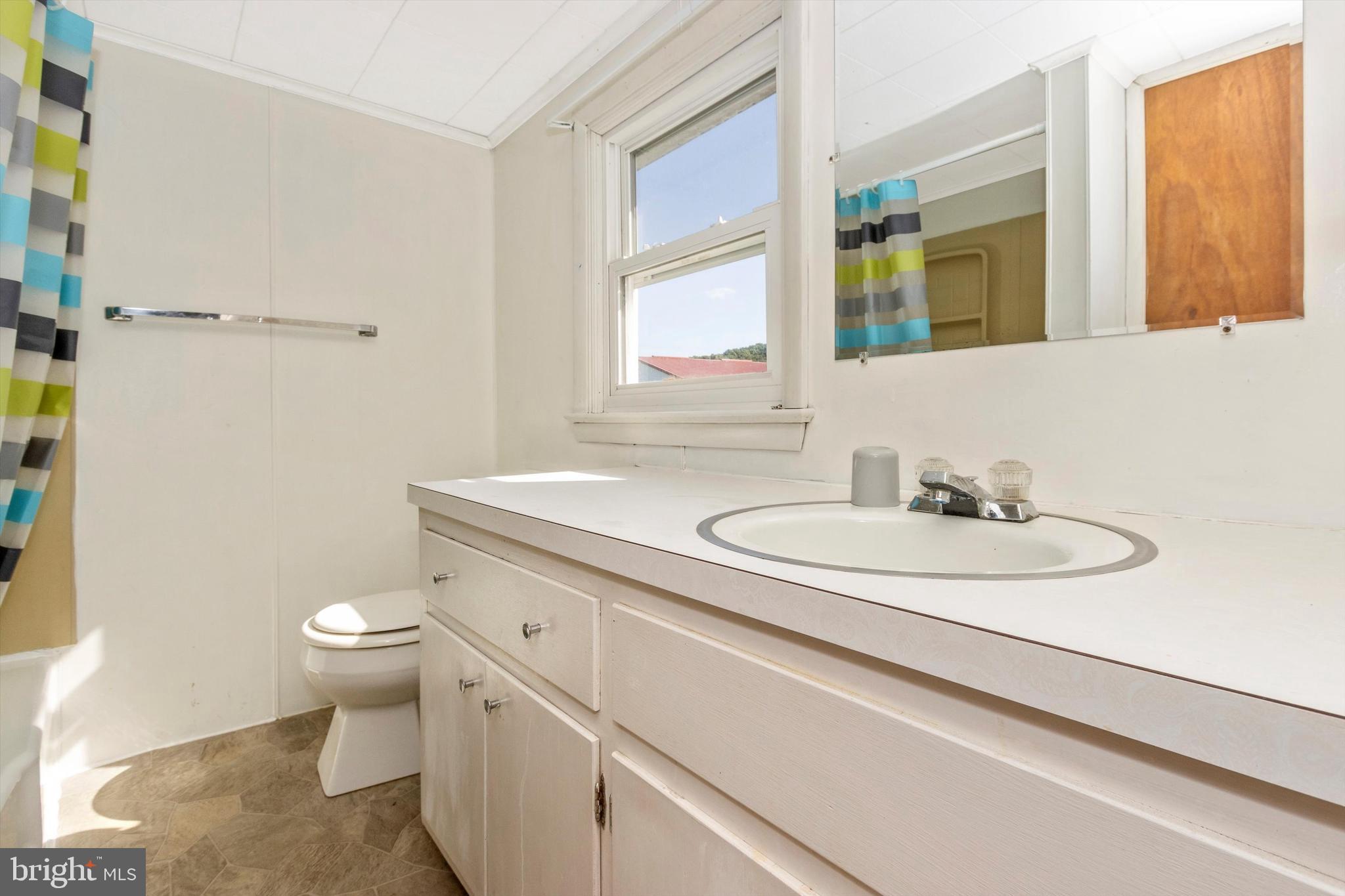 13634 Glissans Mill Road Mount Airy, MD 21771 - Photo 33 of 49 Upper Level Full Bath