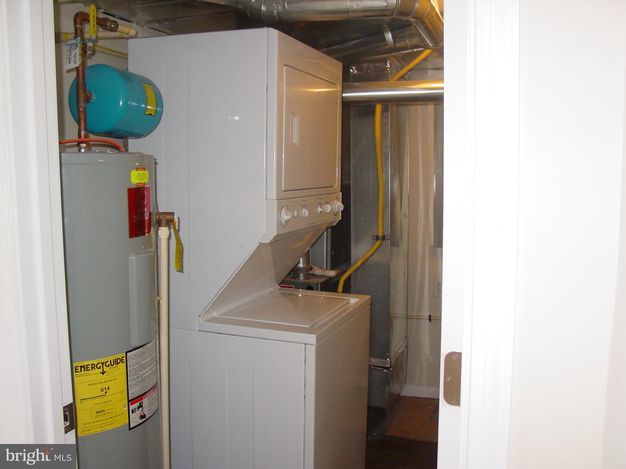 3515 Sollers Point Road Baltimore, MD 21222 - Photo 22 of 30 a utility room with dryer and washer