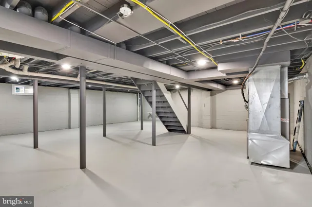 a view of a house with backyard and trees