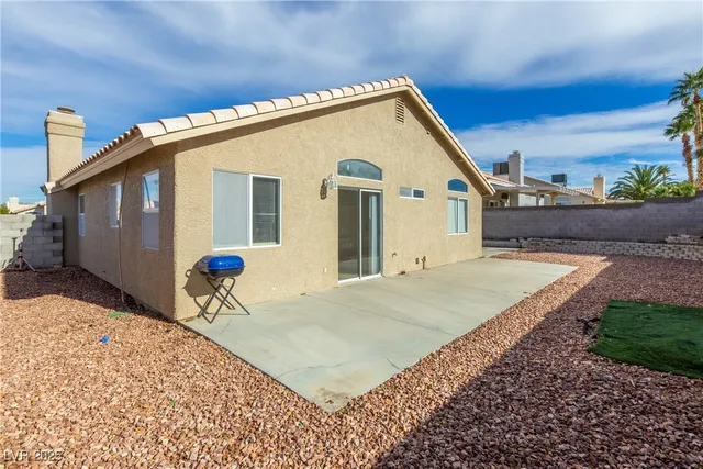 $1,975 | 917 Blue Arroyo Drive, Henderson, NV 89015