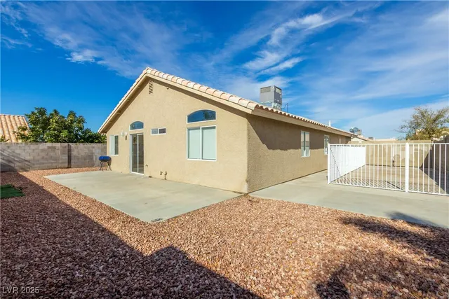 $1,975 | 917 Blue Arroyo Drive, Henderson, NV 89015