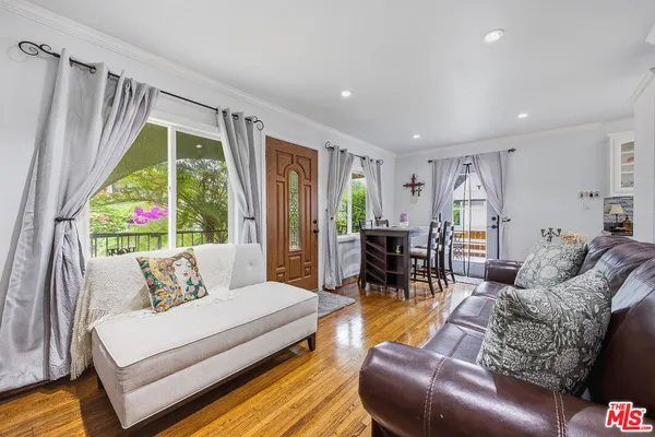 $799,000 | 3614 2nd Avenue, La Crescenta, CA 91214