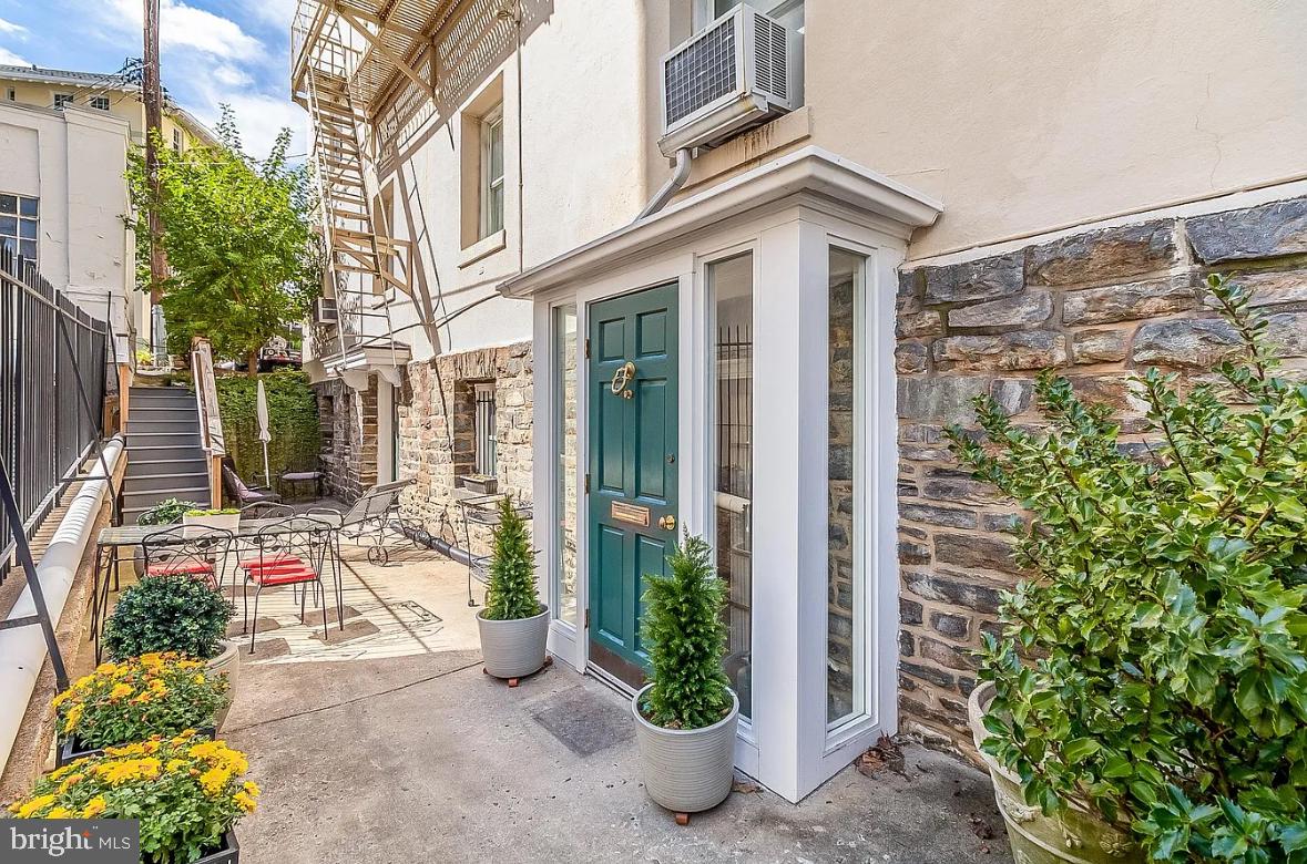 3405 Greenway, Unit 2 Baltimore, MD 21218 - Photo 2 of 18