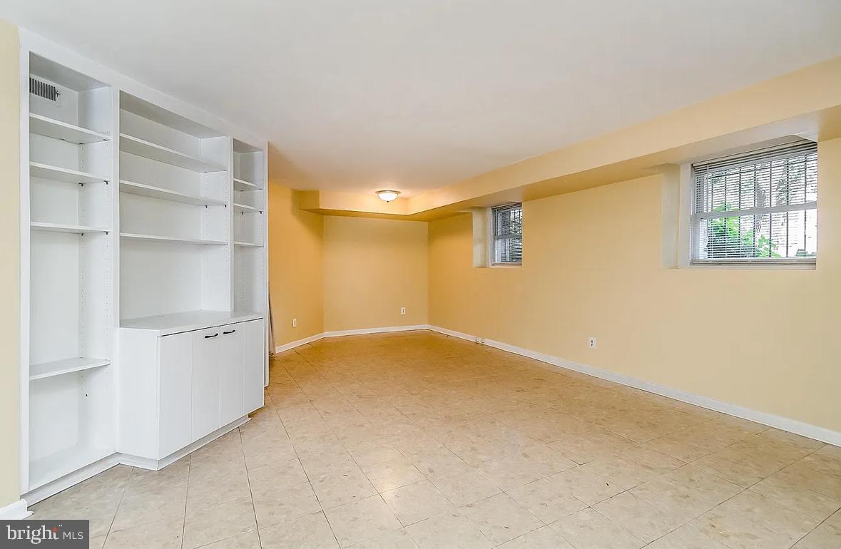 3405 Greenway, Unit 2 Baltimore, MD 21218 - Photo 3 of 18