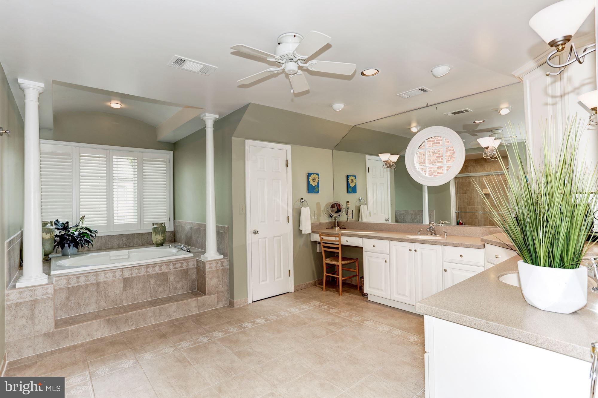 7826 Stable Way Potomac, MD 20854 - Photo 16 of 30 Bath (Master)