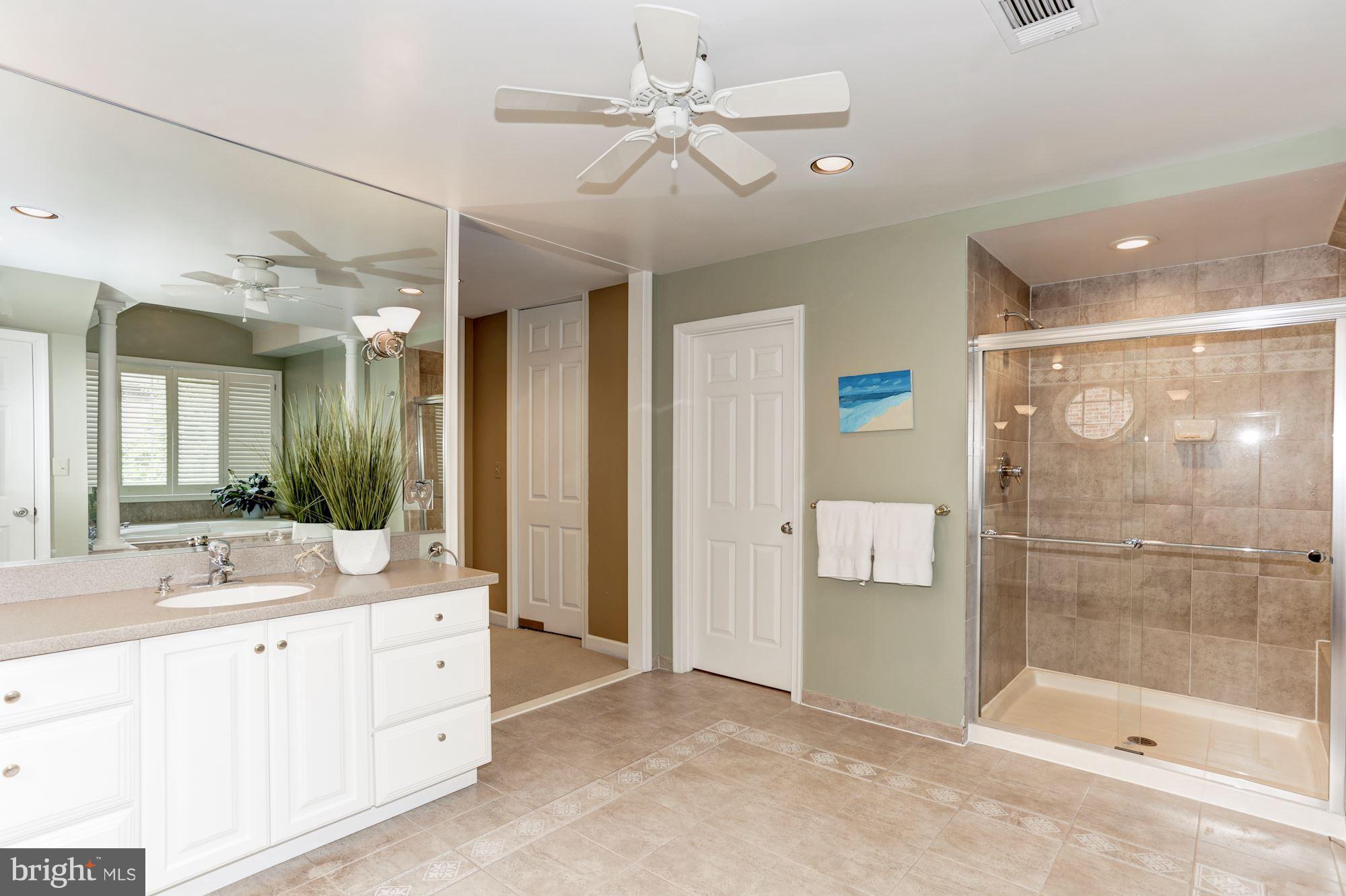 7826 Stable Way Potomac, MD 20854 - Photo 17 of 30 Bath (Master)