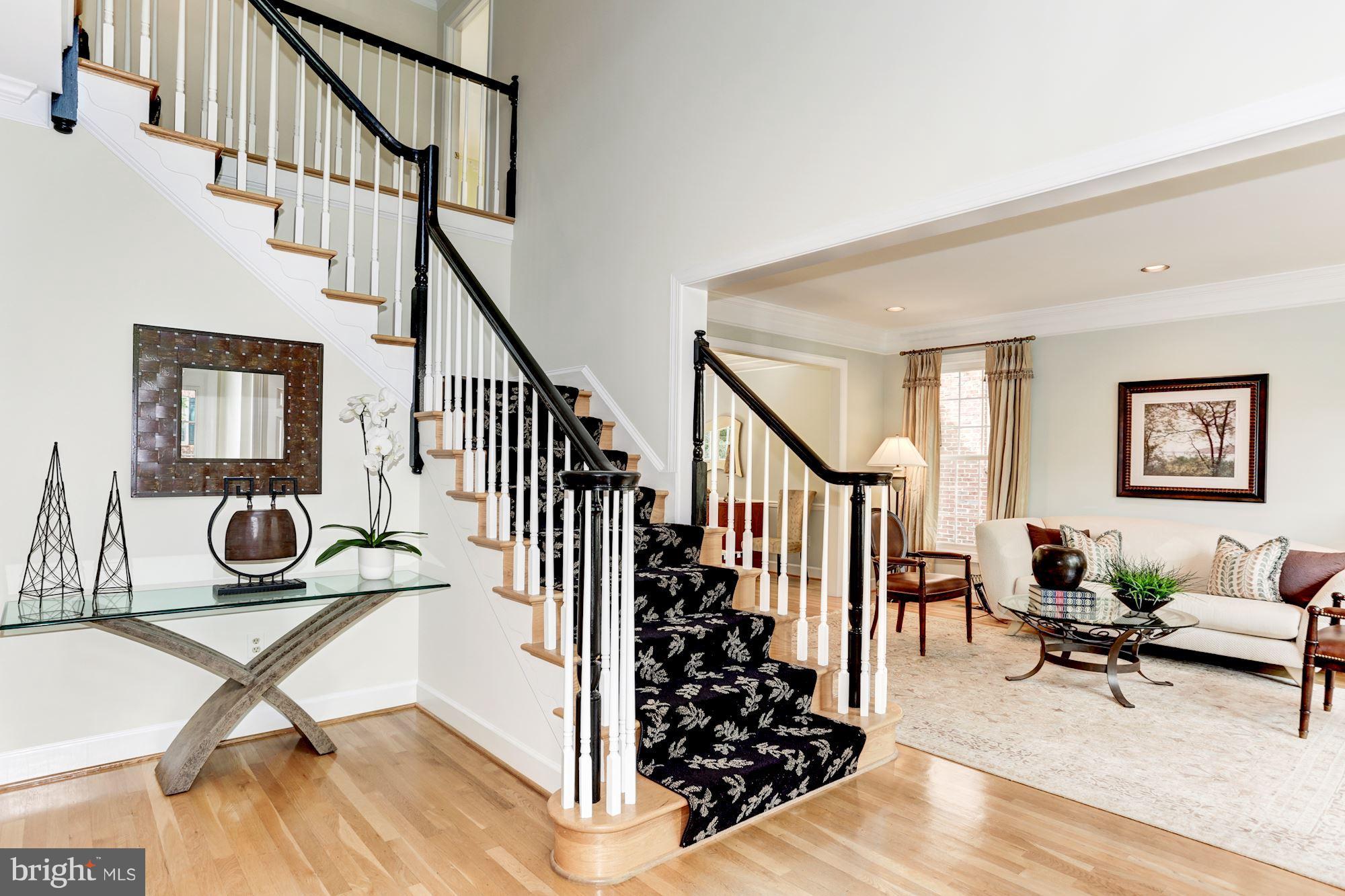 7826 Stable Way Potomac, MD 20854 - Photo 3 of 30 Foyer